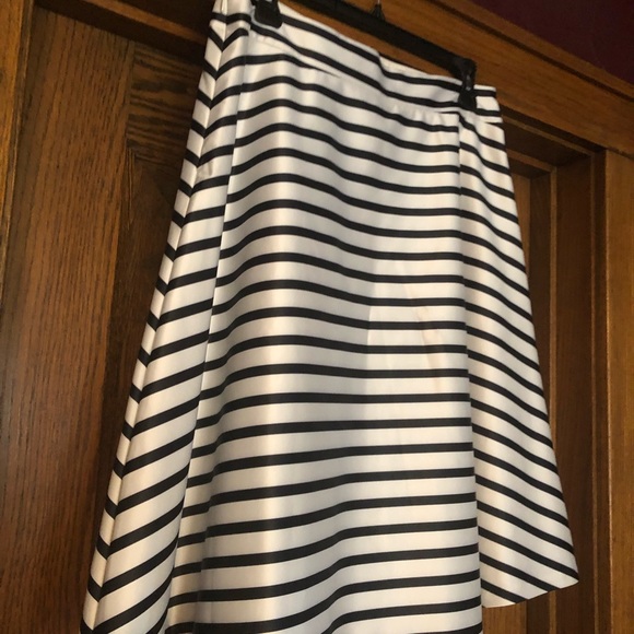 The Limited elegant flare skirt - Picture 3 of 3